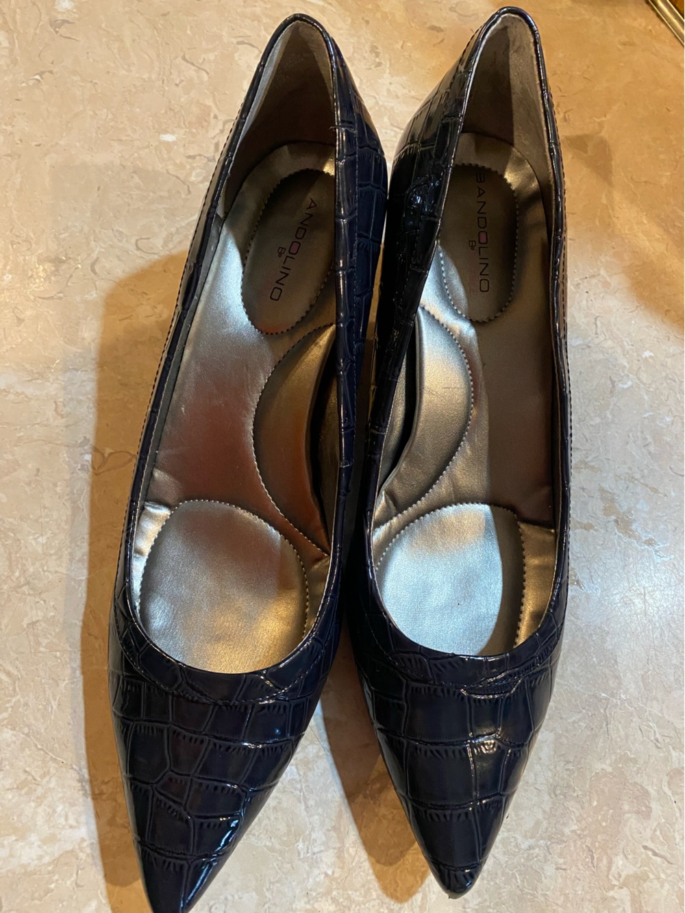 Bandolino Navy Croc-Embossed Pointed Toe Pumps